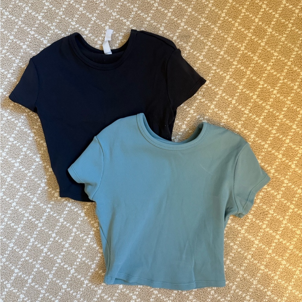 ALO Set of 2 Ribbed Crop Tees - Black & Dusty Teal